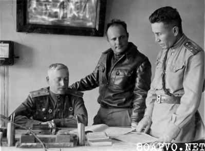 Генерал С. Г. Король, подполковник М. Ф. Куреш, нач. шт. Вельмякин (июнь 1943 г., 9-й ВИАК)